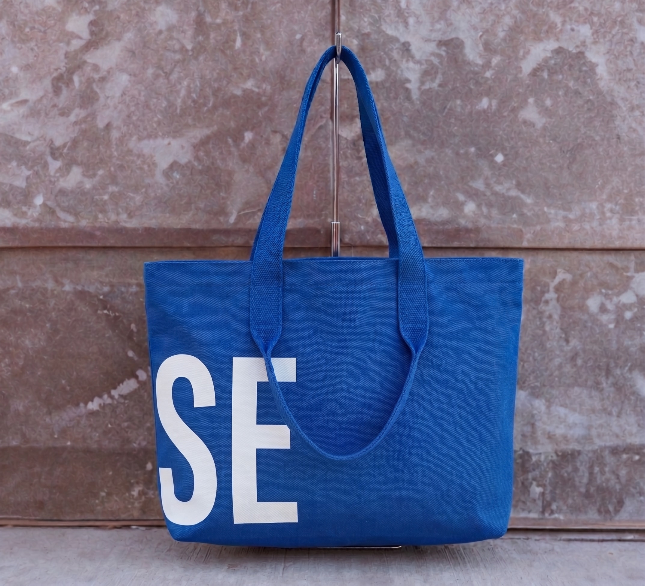 The Integrity Tote Royal Blue / White — front view